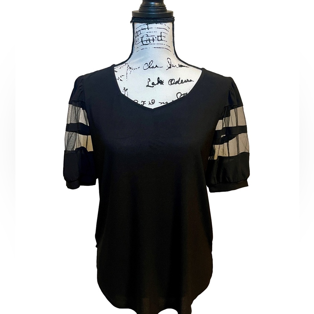 89+Madison Black Short Sleeve Top Size M Classic Essential